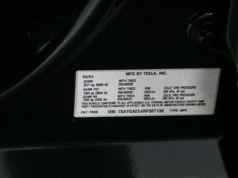 Used 2024 Tesla Model Y Long Range AWD/4WD image 29
