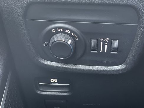 Used 2022 Jeep Grand Cherokee Altitude image 31