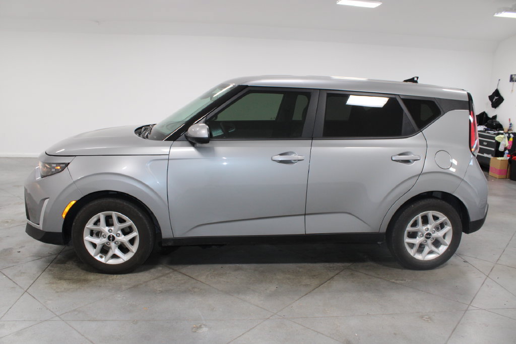 Used 2025 Kia Soul LX w/ LX Technology Package FWD image 6
