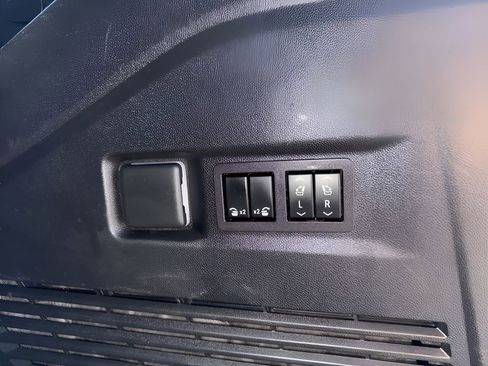 Used 2024 Chevrolet Tahoe Premier RWD image 33