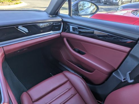 Used 2018 Porsche Panamera 4S image 20