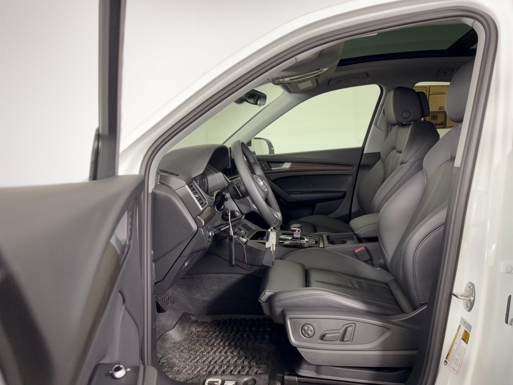 Used 2025 Audi Q5 e Premium AWD/4WD image 5