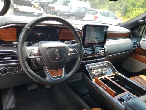 Used 2019 Lincoln Navigator Reserve AWD/4WD image 17