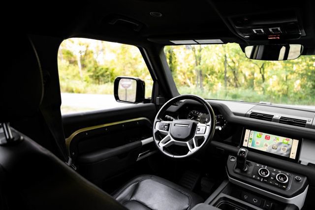 Used 2023 Land Rover Defender 110 X-Dynamic SE AWD/4WD image 17