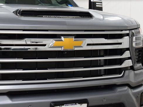 Used 2025 Chevrolet Silverado 2500 High Country w/ Z71 Off-Road Package AWD/4WD image 11