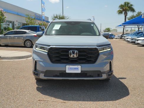 Used 2024 Honda Pilot Touring image 2
