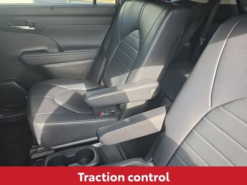 Used 2024 Toyota Highlander XLE image 20