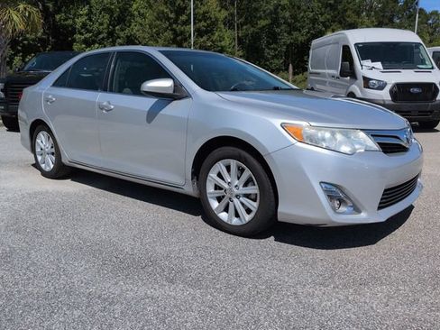Used 2014 Toyota Camry XLE FWD image 2