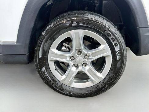 Used 2023 Jeep Compass Latitude w/ Sun and Sound Group AWD/4WD image 30