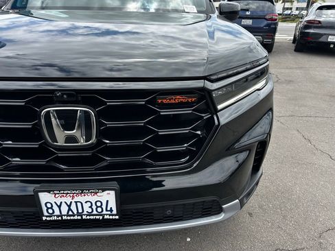 Used 2025 Honda Pilot TrailSport image 5