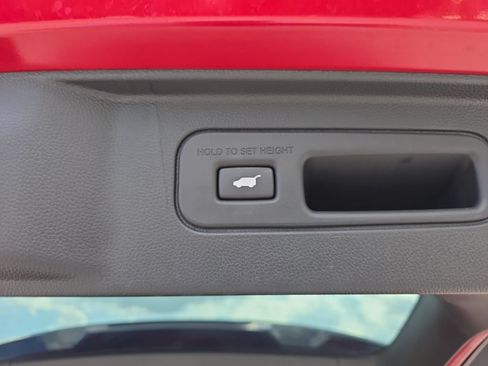 Used 2025 Honda Pilot Elite image 35