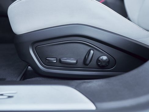 Used 2023 Porsche Taycan 4S w/ Premium Package image 35