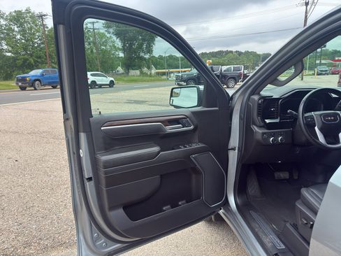 Used 2025 GMC Sierra 1500 SLT AWD/4WD image 5