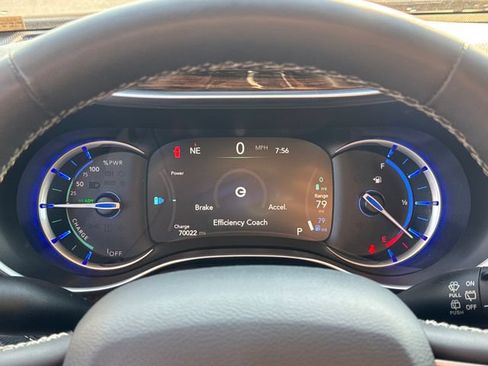 Used 2023 Chrysler Pacifica Limited FWD image 17