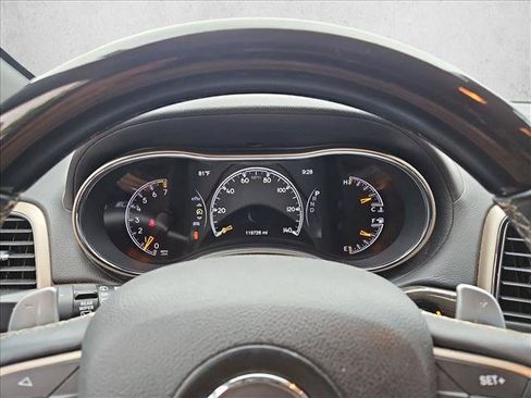 Used 2017 Jeep Grand Cherokee Overland RWD image 10