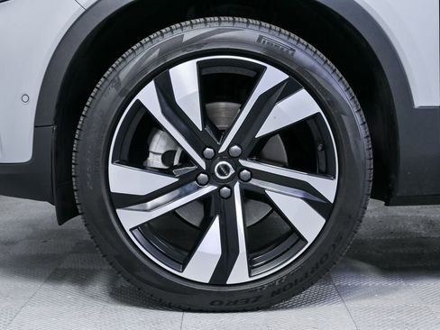 Certified 2025 Volvo XC40 B5 Plus image 39