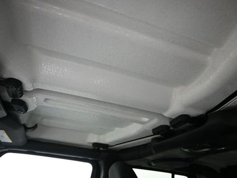 Used 2021 Jeep Gladiator Overland w/ Cold Weather Group image 11