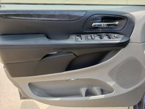 Used 2018 Dodge Grand Caravan SE w/ UConnect Hands-Free Group FWD image 11