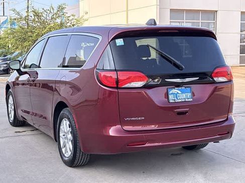 Used 2023 Chrysler Voyager LX FWD image 4