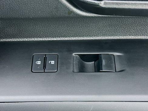 Used 2025 Toyota Tacoma SR5 image 29