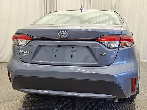 Used 2022 Toyota Corolla LE FWD image 2