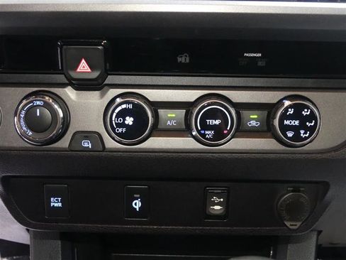 Used 2017 Toyota Tacoma TRD Off-Road w/ Tow Package image 34