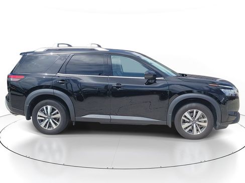Used 2024 Nissan Pathfinder SL w/ Cargo Package FWD image 6