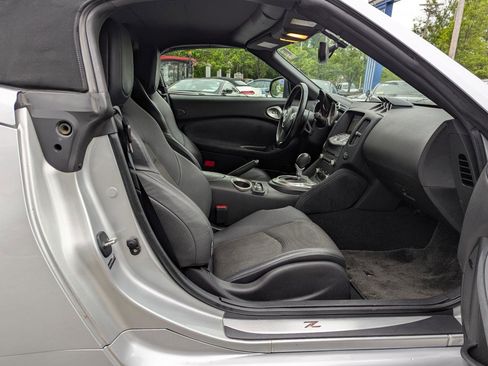 Used 2010 Nissan 370Z Touring w/ Sport Pkg RWD image 28