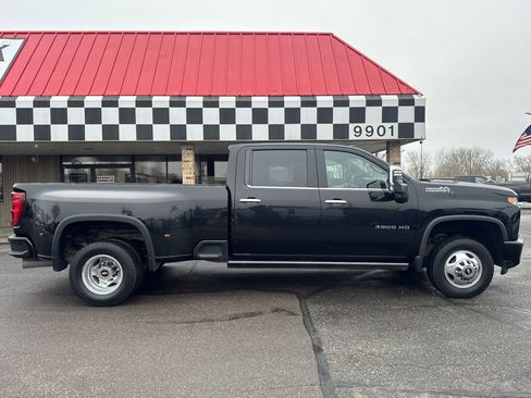 Used 2022 Chevrolet Silverado 3500 High Country w/ Safety Package II image 8