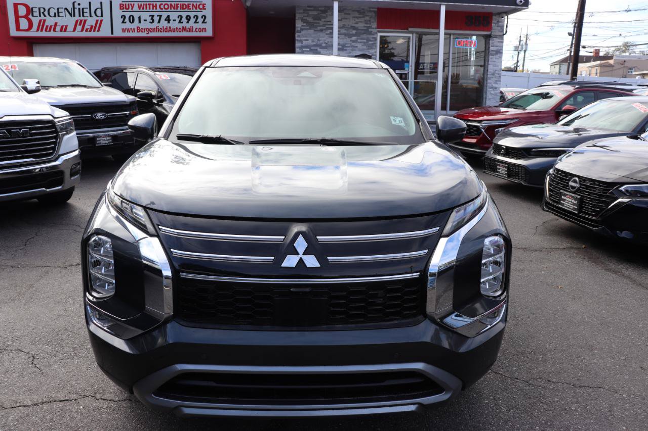 Used 2025 Mitsubishi Outlander SE FWD image 7