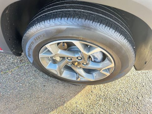 Used 2025 Chevrolet Trax LT image 30