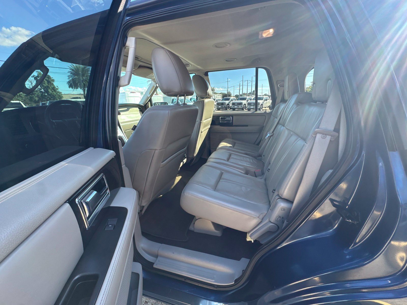 Used 2017 Lincoln Navigator Select RWD image 19