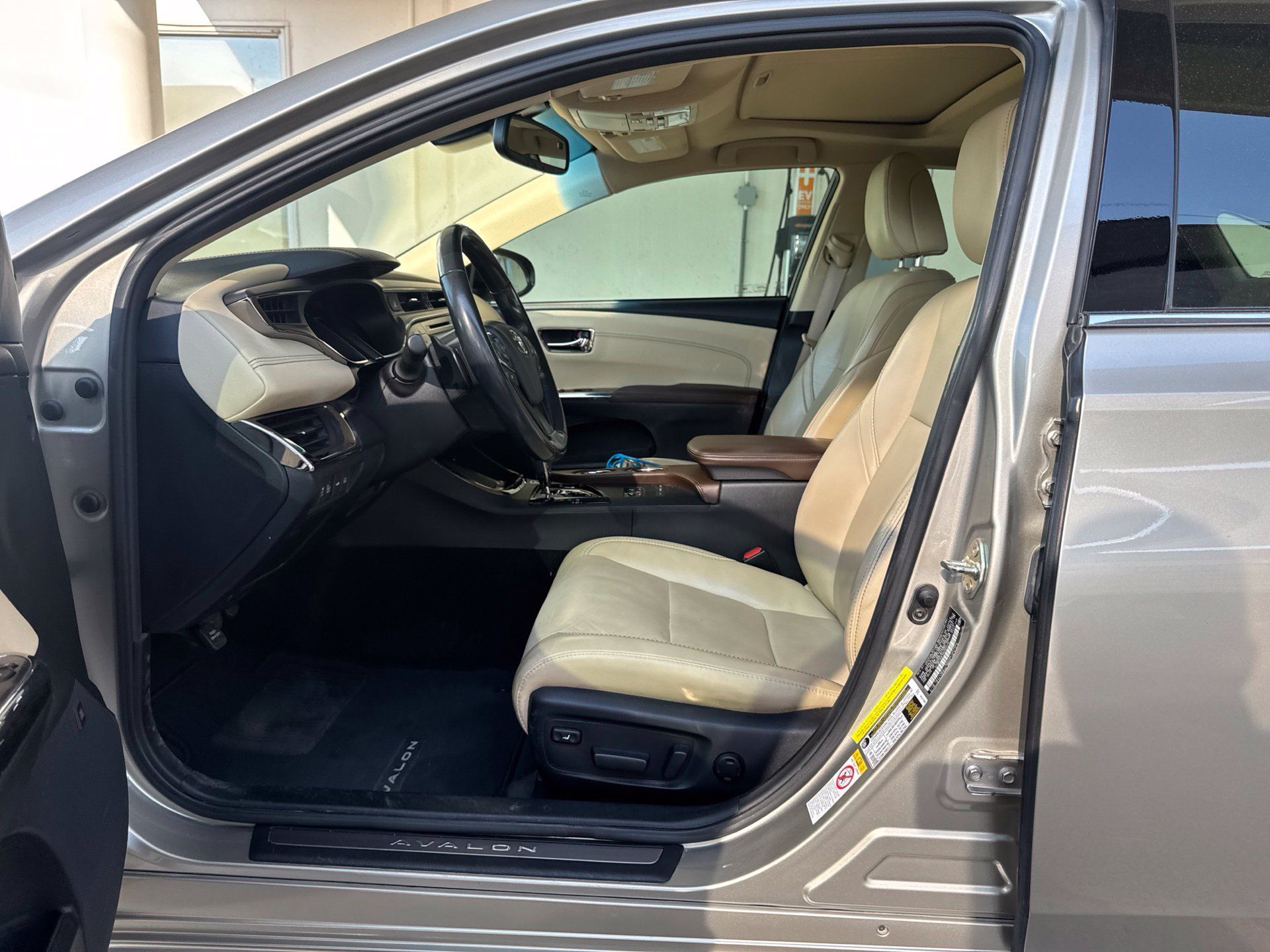 Used 2017 Toyota Avalon Limited FWD image 9