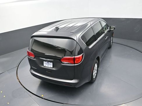 Used 2022 Chrysler Voyager LX image 20