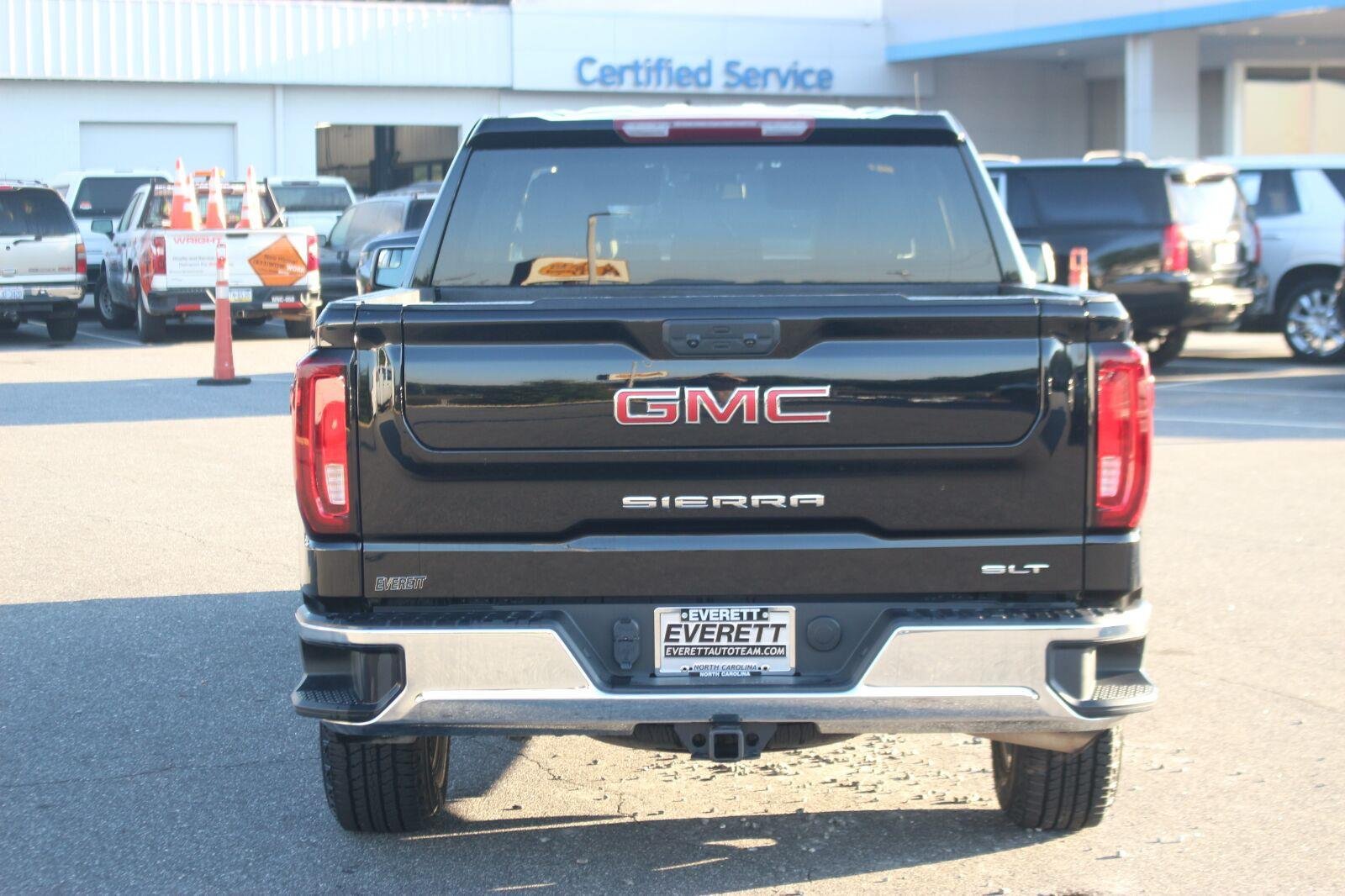 Used 2025 GMC Sierra 1500 SLT AWD/4WD image 6