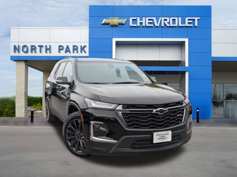 Certified 2023 Chevrolet Traverse RS image 1