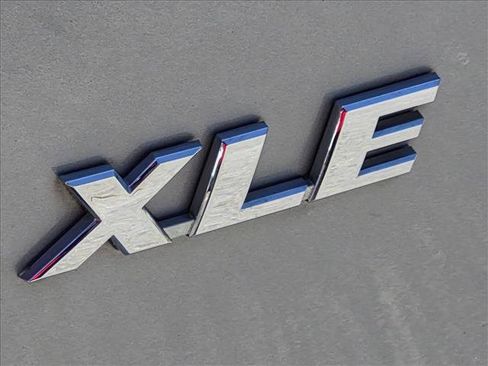 Used 2018 Toyota RAV4 XLE FWD image 14