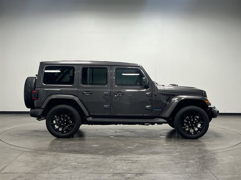 Used 2021 Jeep Wrangler Unlimited Sahara image 9