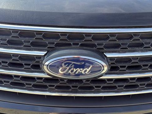 Used 2022 Ford Explorer XLT w/ Equipment Group 202A image 10