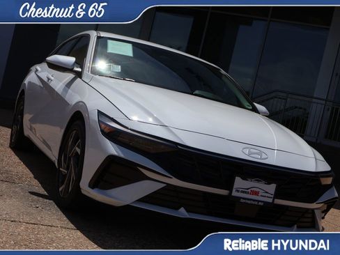 Certified 2025 Hyundai Elantra SEL FWD image 7