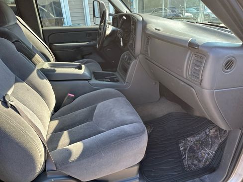 Used 2004 GMC Sierra 3500 SLE w/ Heavy-Duty Power Package image 14