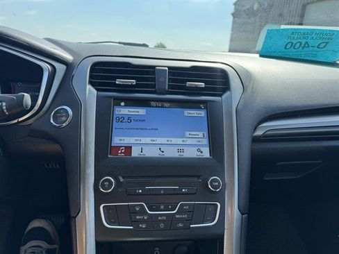 Used 2017 Ford Fusion SE w/ Equipment Group 201A FWD image 10