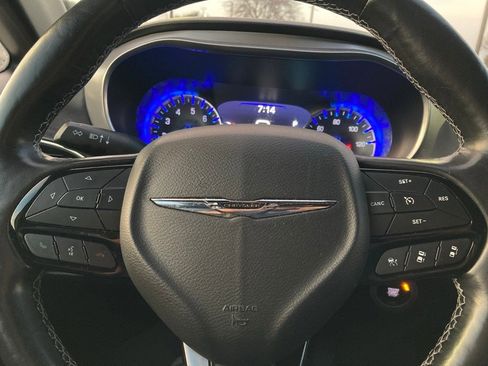 Used 2019 Chrysler Pacifica Touring Plus w/ Advanced Safetytec Group image 18