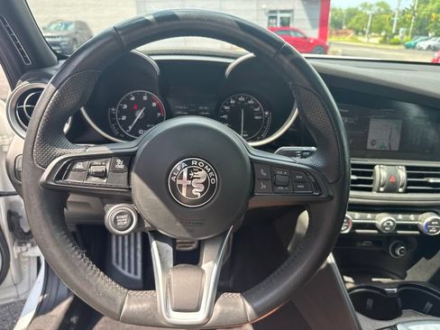 Used 2022 Alfa Romeo Giulia Ti AWD/4WD image 33