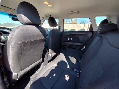 Used 2016 Kia Soul + FWD image 29