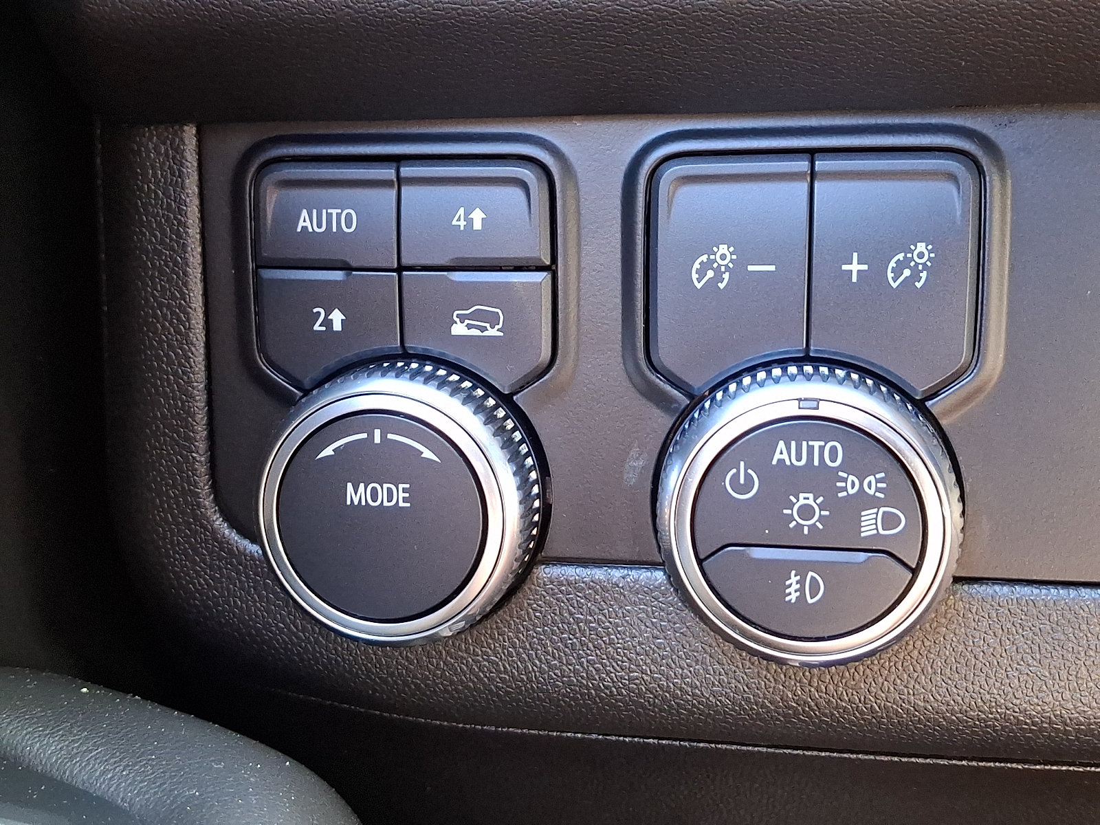 Used 2024 GMC Yukon SLE AWD/4WD image 24