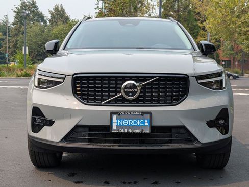 Used 2025 Volvo XC40 B5 Ultra AWD/4WD image 2