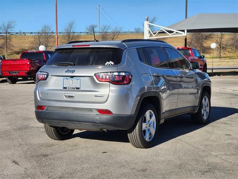 Used 2022 Jeep Compass Latitude image 4