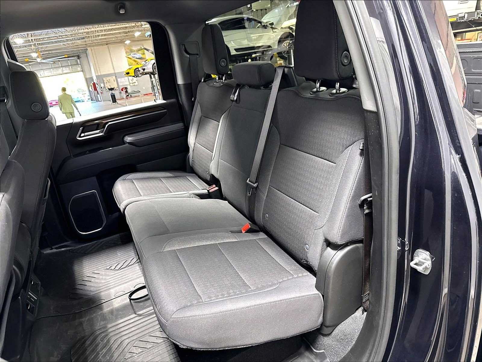 Used 2024 Chevrolet Silverado 2500 LT AWD/4WD image 30
