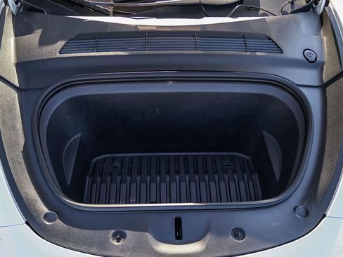 Used 2023 Tesla Model Y Long Range image 28